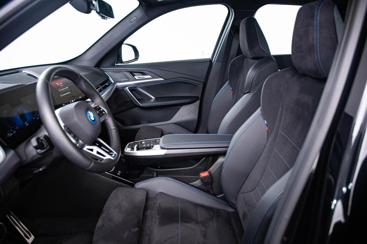 BMW X1 xDrive25e M Sport - Elektrisch verwarmde voorstoelen - Sportstoelen - Comfort Access Driving Assistant Plus - Grootlichtassistent - Adaptief M Onderstel - Automatisch dimmende binnenspiegel -