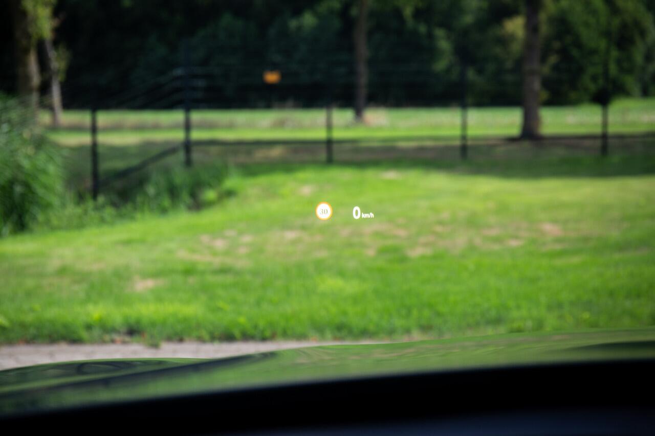 BMW X1 xDrive25e Executive , Glazen panoramadak, Head-up display, Achteruitrijcamera, Sfeerverlichting,