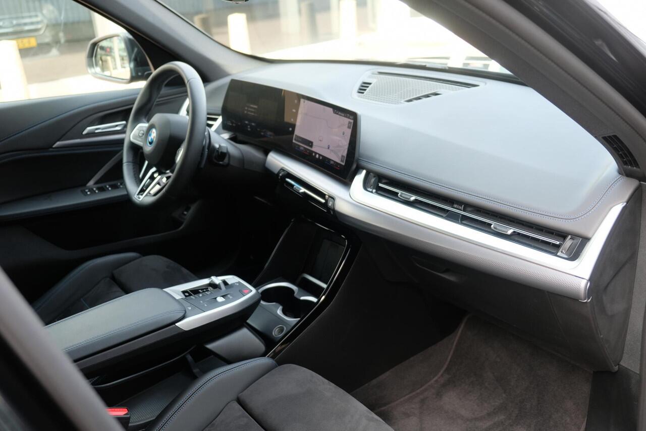 BMW X1 xDrive25e 245pk Aut. M Sport | Navi | Climate | Keyless | Camera | Alcatara | Elektrische Achterklep | Stoelverwarming | PDC