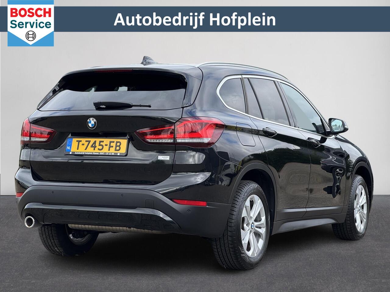 BMW X1 sDrive18iA High Executive | Cruise Control | Camera | Navigatie | Stoelverwarming | LM-Velgen | Climate Control | Elektrisch bedienbare Achterklep | Parkeer Sensoren voor en achter | LED Verlichting