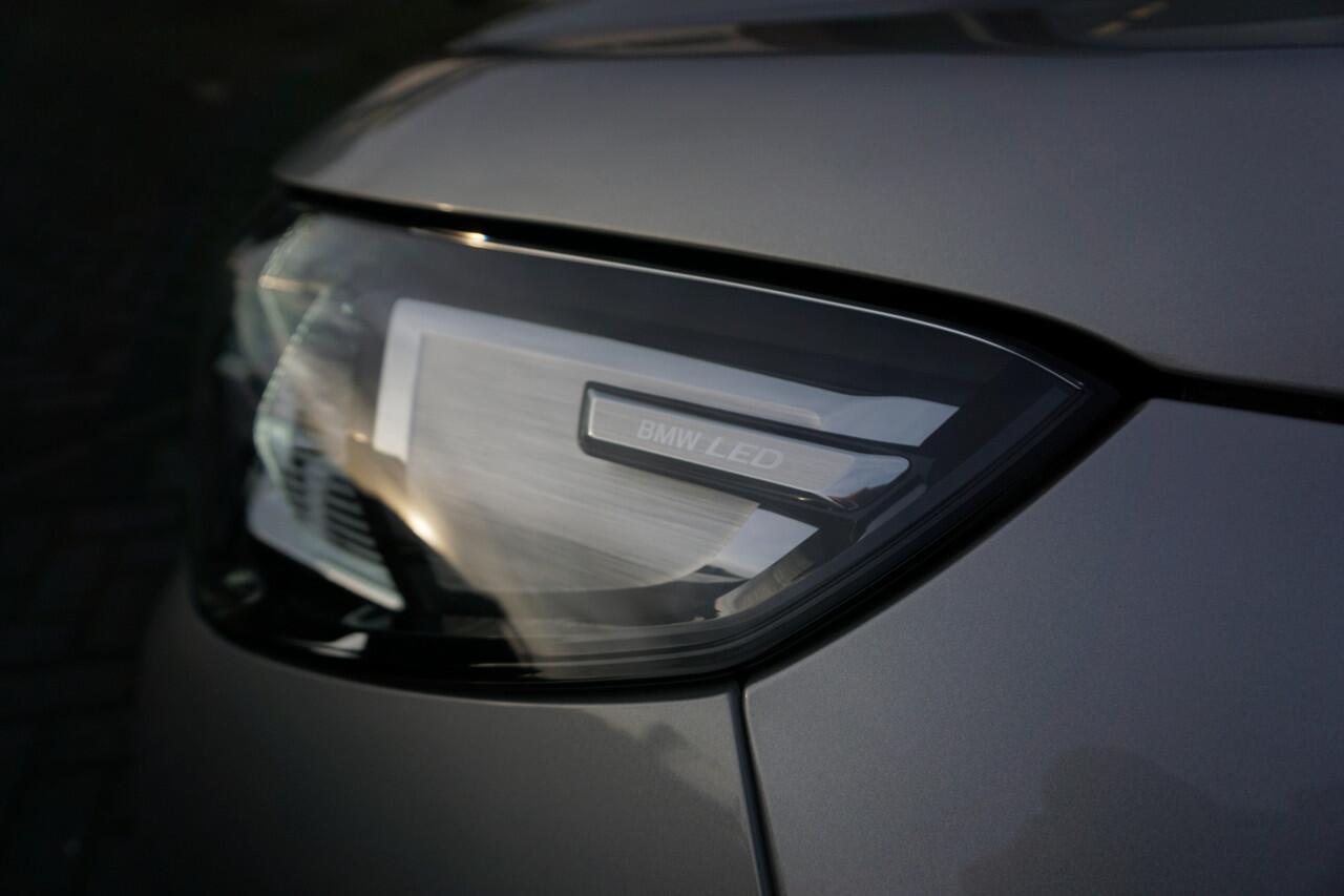 BMW X1 SDRIVE 18I BUSINESS EDITION KEURIGE NETTE STAAT VOLLEDIG DEALER ONDERHOUDEN CAMERA FULL LED NAVI ANDROID-APPLECARPLAY KEYLESS CLIMA CRUISE BLUETOOTH PDC V+A 18INCH ENZ...