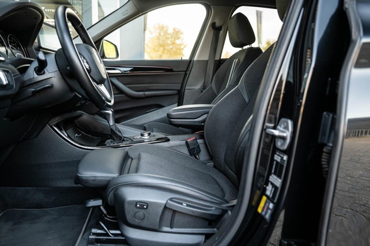 BMW X1 25e xDrive | Sportline | Stoelverwarming | Ambiente verlichting | Cruise control | Head-Up | Adap. led | Trekhaak | 18' inch |