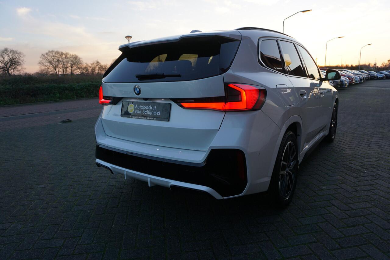 BMW X1 23I 204PK M-SPORT SUPER NETTE STAAT VOLLEDIG DEALER ONDERHOUDEN ELECTR.TREKHAAK 360CAMERA ZWARTE HEMEL VOL LEDER STOELVERWARMING CRUISE CLIMA KEYLESS ELECTR.KLEP LMV FULL LED ENZ...