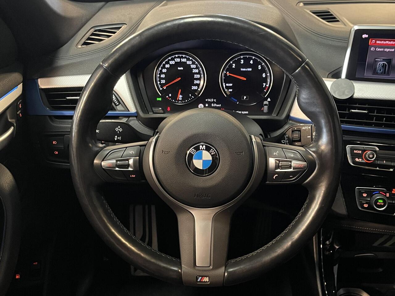 BMW X1 xDrive25e High Executive M Sport 18"/Stoelverwarming/Sportstoelen/Elektrische Klep/LED/DAB/Navigatie/PDC