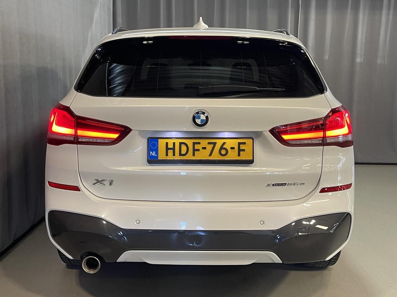 BMW X1 xDrive25e High Executive M Sport 18"/Stoelverwarming/Sportstoelen/Elektrische Klep/LED/DAB/Navigatie/PDC