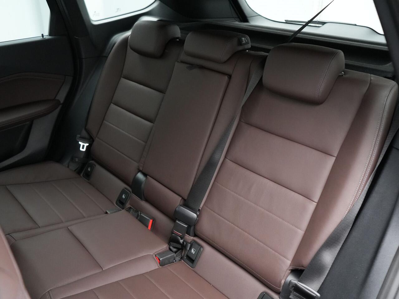 BMW X1 xDrive30e M Sport Plug In Hybrid 327pk PHEV | Head Up | Adaptive Cruise | M Sportstuur | 360 Camera | Harman Kardon | VOLLederen Sportstoelen Massage & Memory | Apple Carplay | Navigatie| Virtual | DAB |