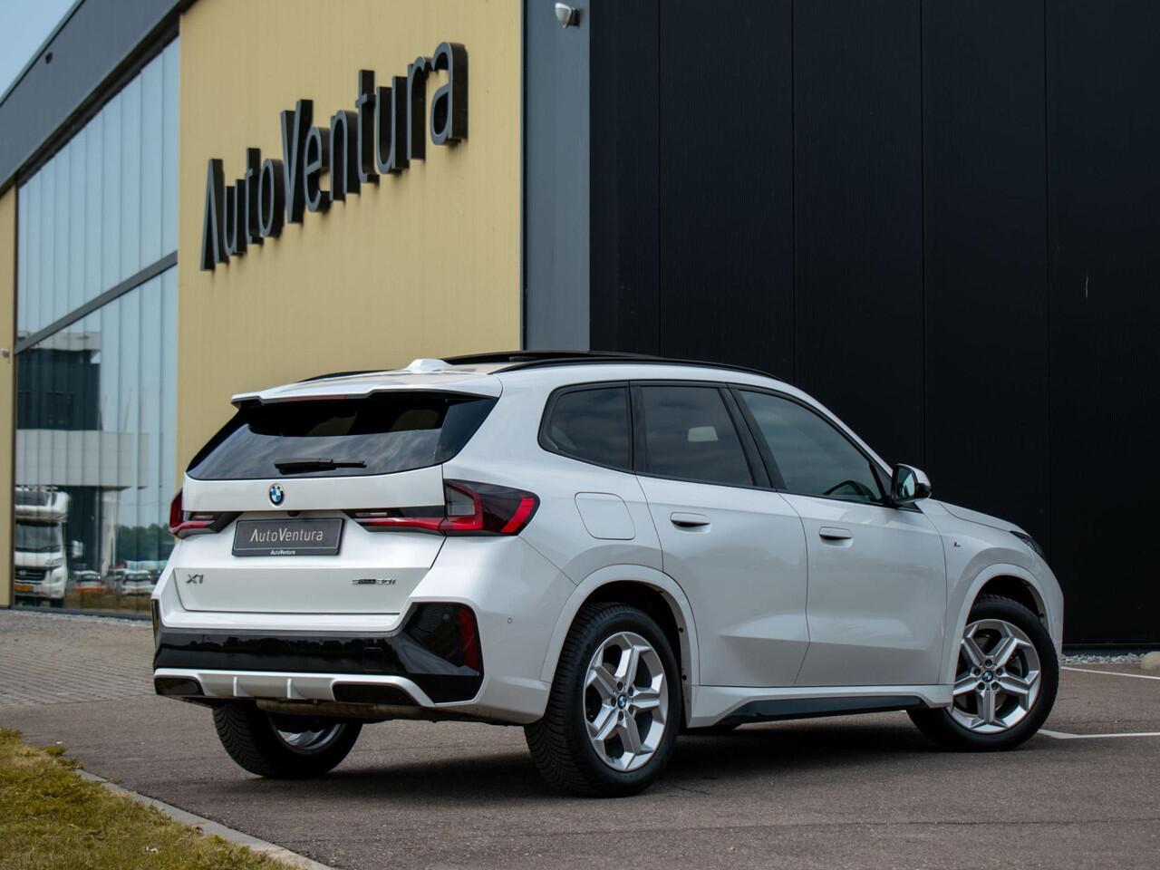 BMW X1 sDrive20i Steptronic M-Sport | Trekhaak Elektrisch | Elektrische stoelen | Adap. LED | Harman Kardon | Schuif-kantel Pano | 360° Camera |