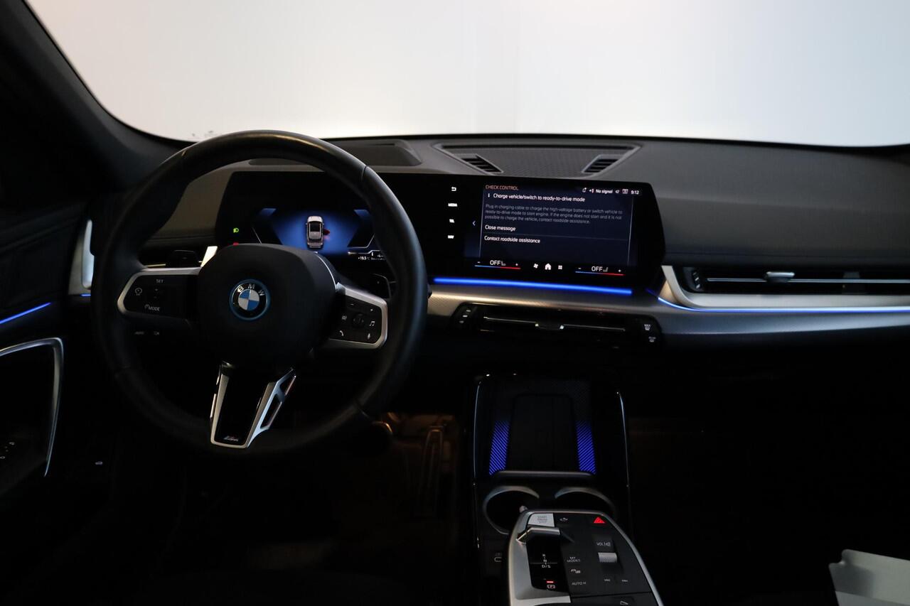 BMW X1 xDrive30e | M Sportpakket | Panorama Dak | Head-Up Display | Voorstoelen Verwarmd