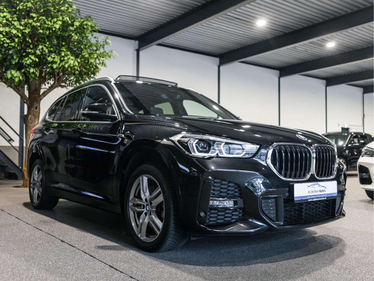 BMW X1 xDrive25e High Executive M-Sport | Panorama | HUD | El. stoelen | Camera | Stuurverwarming