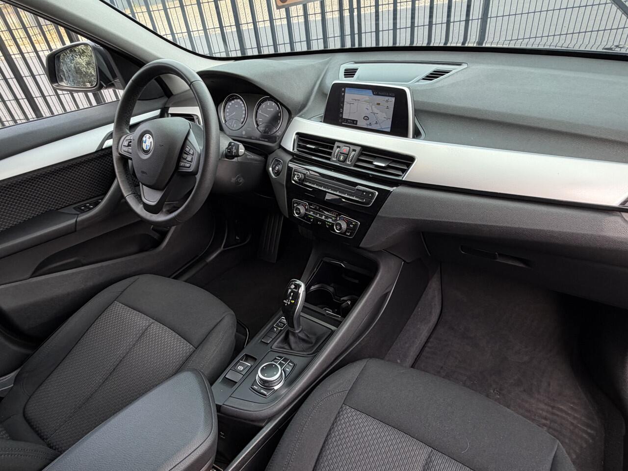 BMW X1 sDrive18i Exe Aut Nav|Cruis|PDC|LED Zwart