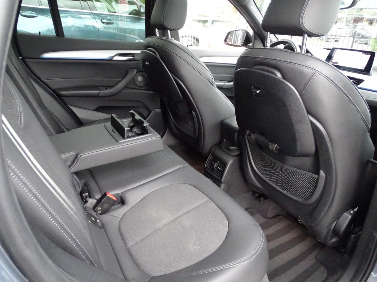 BMW X1 xDrive25e M Sportpakket Pano.dak Head-Up Display Harman-Kardon LED Camera Navi-Plus Apple Carplay Park.Ass. Driv.Ass. 19''LM Velgen