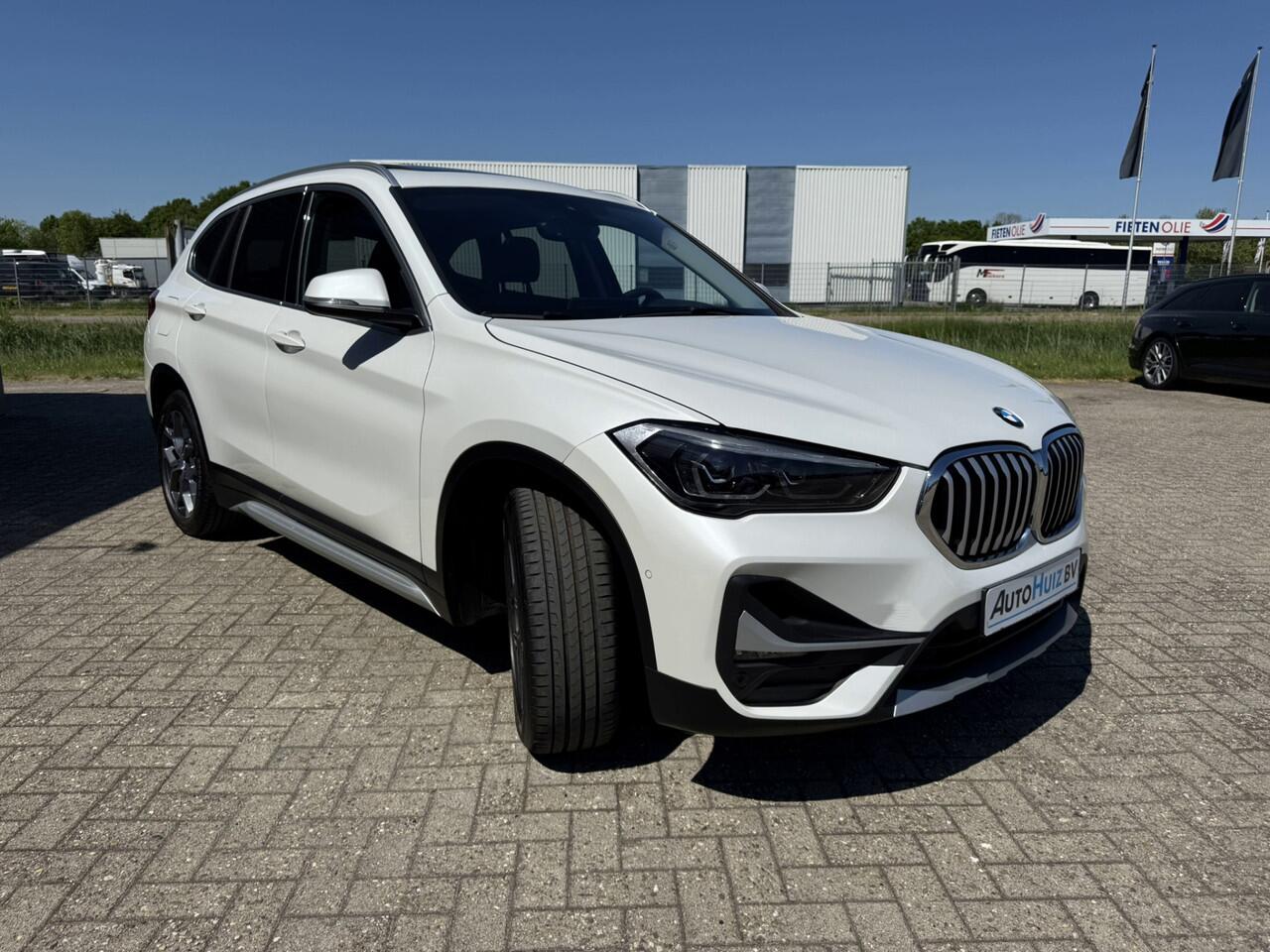 BMW X1 xDrive25e xLine Panoramadak Stuurverwarming Head-Up Display Achteruitrijcamera ACC