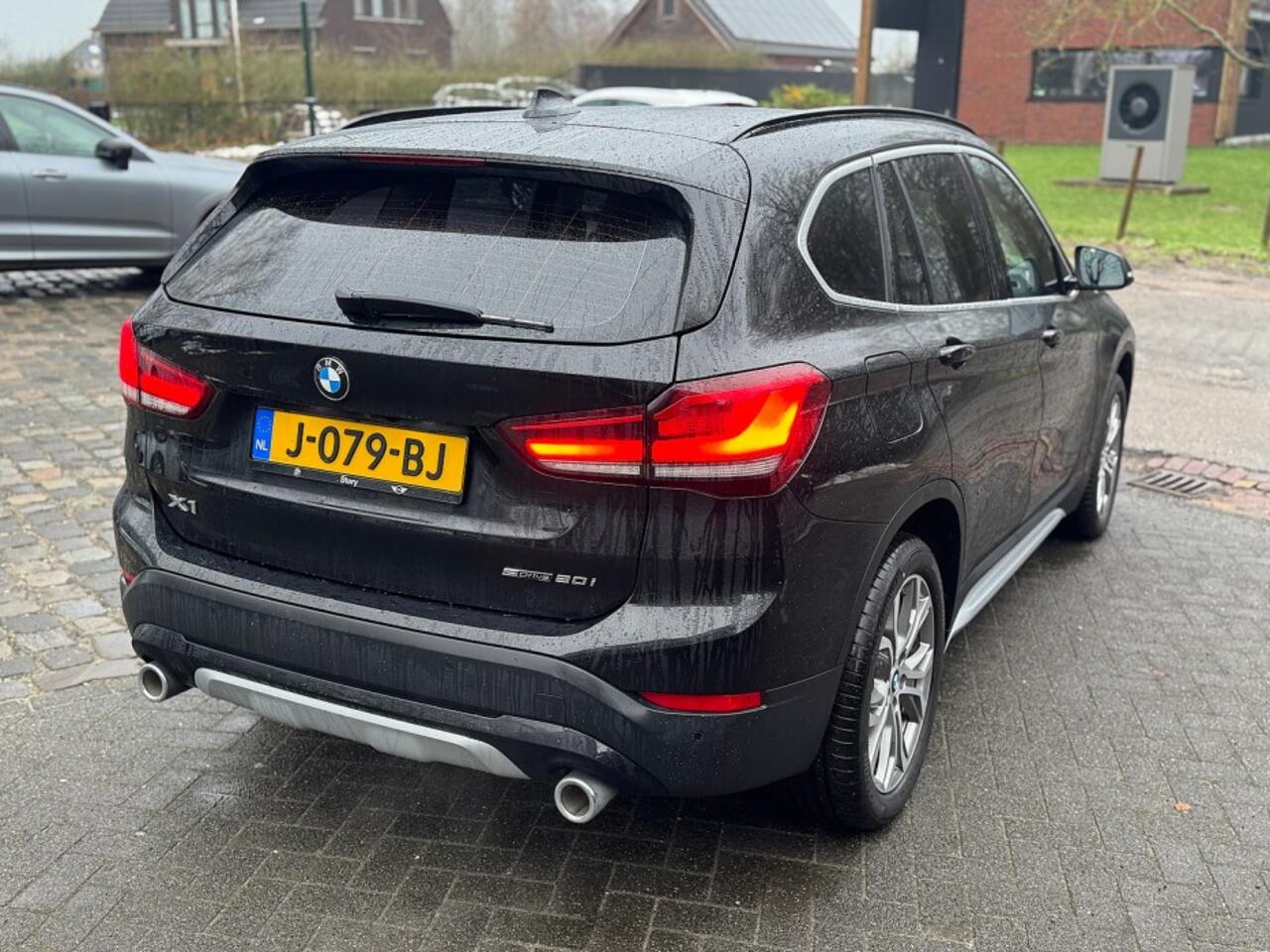 BMW X1 sDrive 2.0i 192pk autom ecc,beigeleer,lmv,navi,led,chroom,dglas,camera