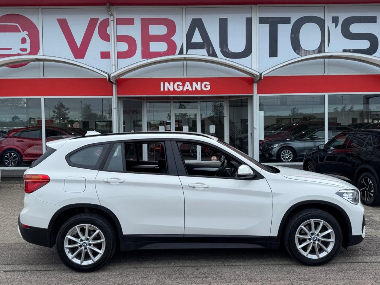BMW X1 S-DRIVE 1.8 AUT. TREKHAAK LED NAVIGATIE AIRCO LMV PDC
