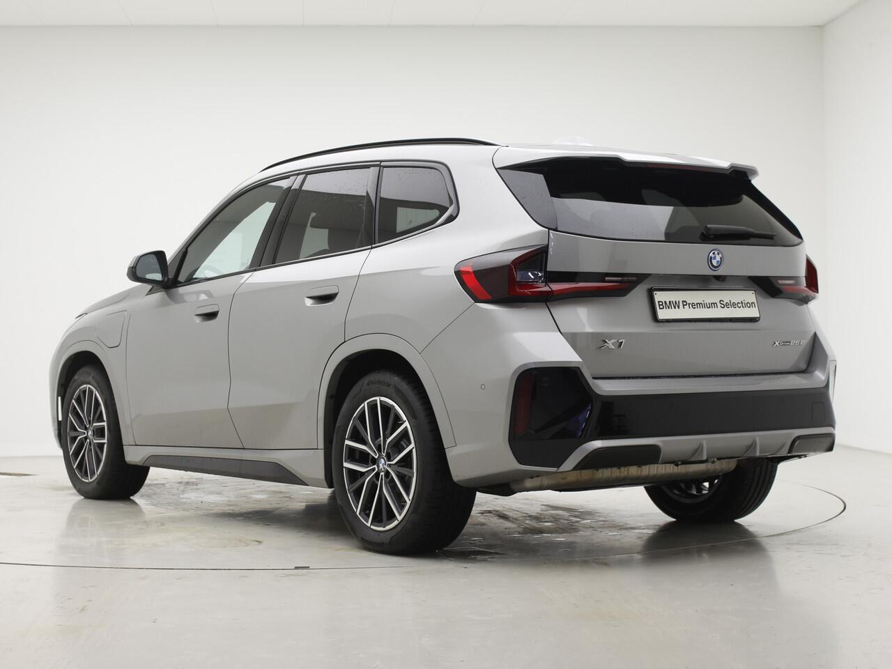 BMW X1 xDrive25e M-Sport | Panorama | Voorbereiding Driving Assistant Plus | Trekhaak | Camera