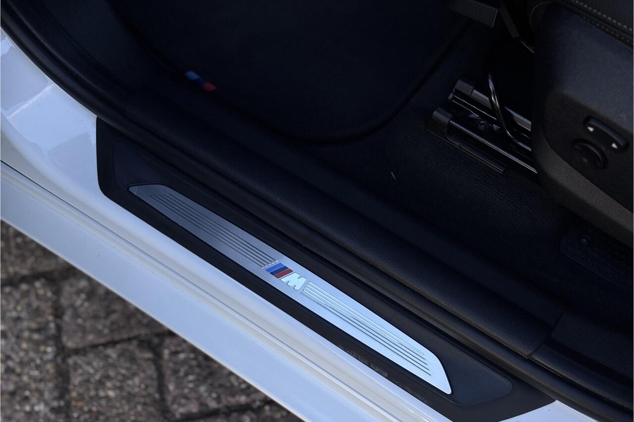 BMW X1 xDrive25e M-Sport | Sportstoelen | Stoelverwarming | Camera | Apple Carplay | 30.000KM