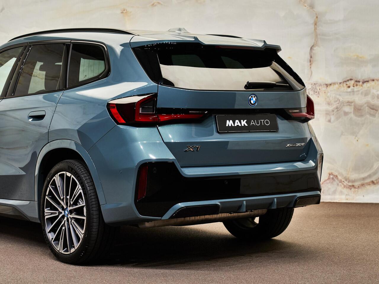 BMW X1 xDrive30e M Sport Pro, pano, tr.haak, H/K, 20", HUD, ACC, keyless, privacy