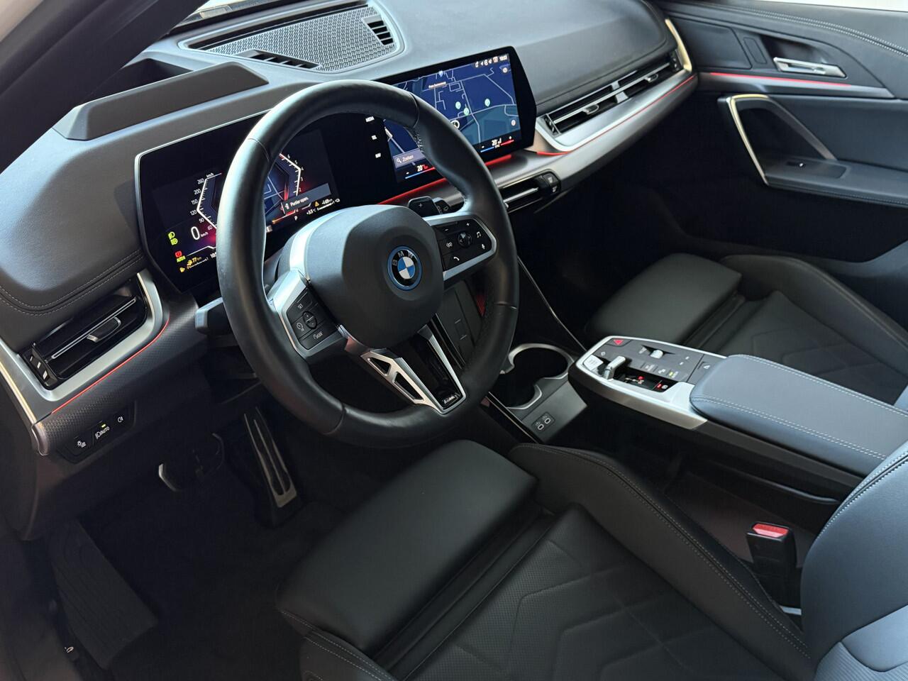 BMW X1 XDRIVE 25E PLUG IN HYBIRD M-SPORT LED PANORAMA .SCHUIFDAK ELEK.KLEP NAVI STOELVERW M-SHADOW LINE ELEK.STOEL ZWARTE.HEMEL 12/2024 PHEV PLUG IN HYBRID AWD 4X4 4WD ? Top Auto's. Al 30 Jaar uw Bmw Specialist in , BMW M / M Sport / PHEV / HEV / Hybrid / Mhev 