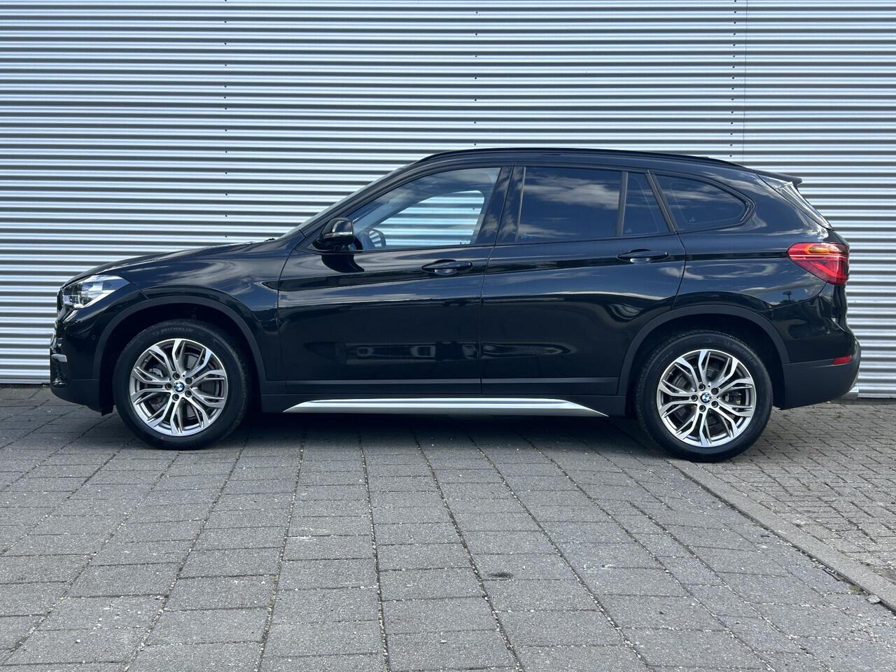 BMW X1 sDrive20i Orange Edition III | Trekhaak | Camera |