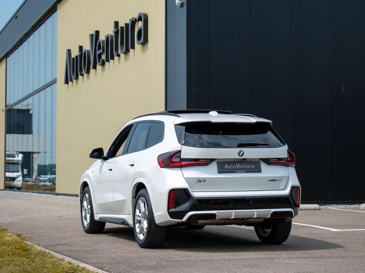 BMW X1 sDrive20i Steptronic M-Sport | Trekhaak Elektrisch | Elektrische stoelen | Adap. LED | Harman Kardon | Schuif-kantel Pano | 360° Camera |