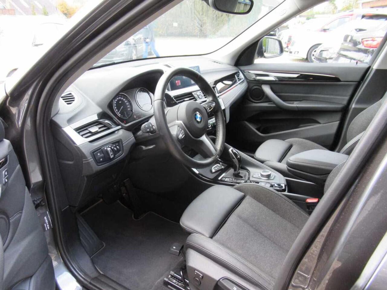 BMW X1 sDrive18i SPORTLINE ** LED, NAVI+, HALF-LEDER, TREKH, PRIVACY, ELECTR. A-KLEP ** 1e EIG - UNFALLFREI - 47 dkm (!) ** ** INFORMEER OOK NAAR ONZE AANTREKKELIJKE FINANCIAL-LEASE TARIEVEN **