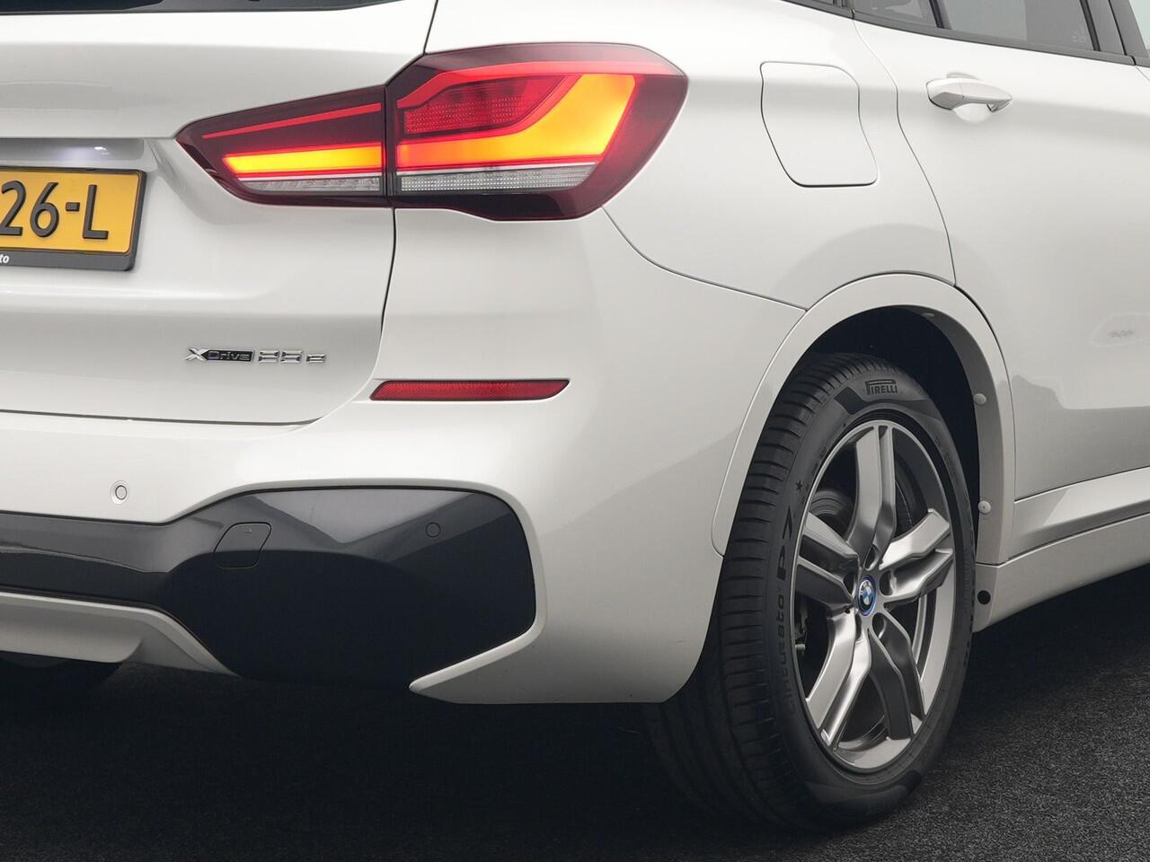 BMW X1 xDrive25e M Sport Plug In Hybrid 222pk Dealer O.H PHEV | Trekhaak Afneembaar | Cruise Control | Lederen Sportstoelen Verwarmd | Bluetooth | Sfeerverlichting | Sportstuur Leder | Navigatie | DAB | 18" LM |