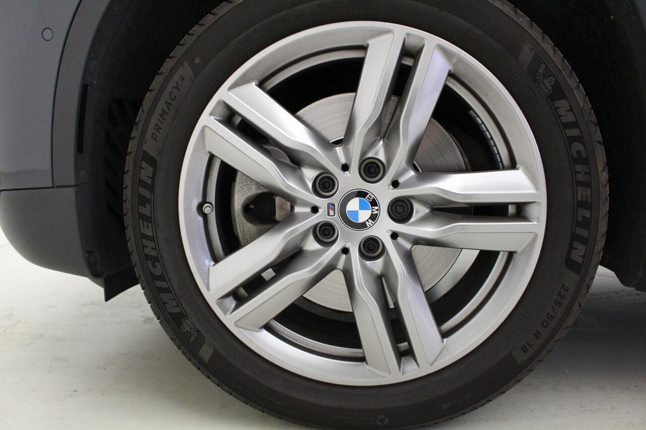 BMW X1 sDrive20i xLine | Panorama | 18" M-Sport | High Executive | Head-Up | Camera