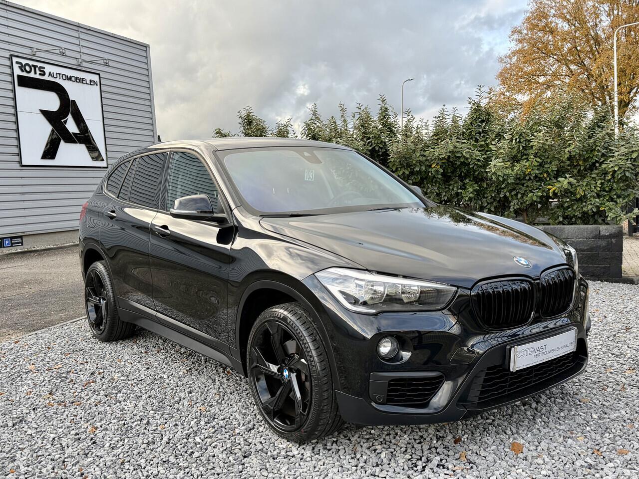 BMW X1 sDrive18i Exe Aut Nav|Cruis|PDC|LED Zwart
