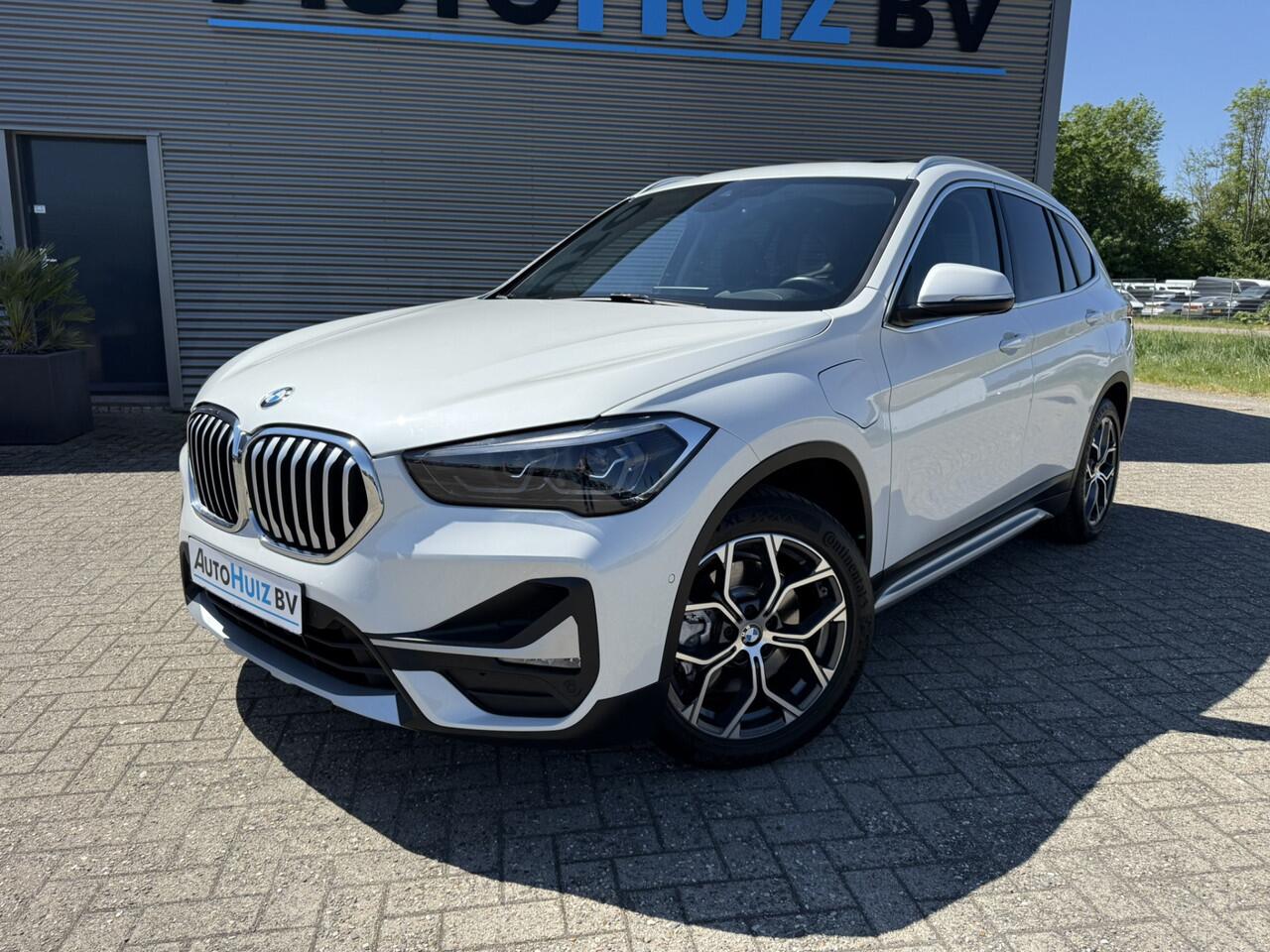 BMW X1 xDrive25e xLine Panoramadak Stuurverwarming Head-Up Display Achteruitrijcamera ACC