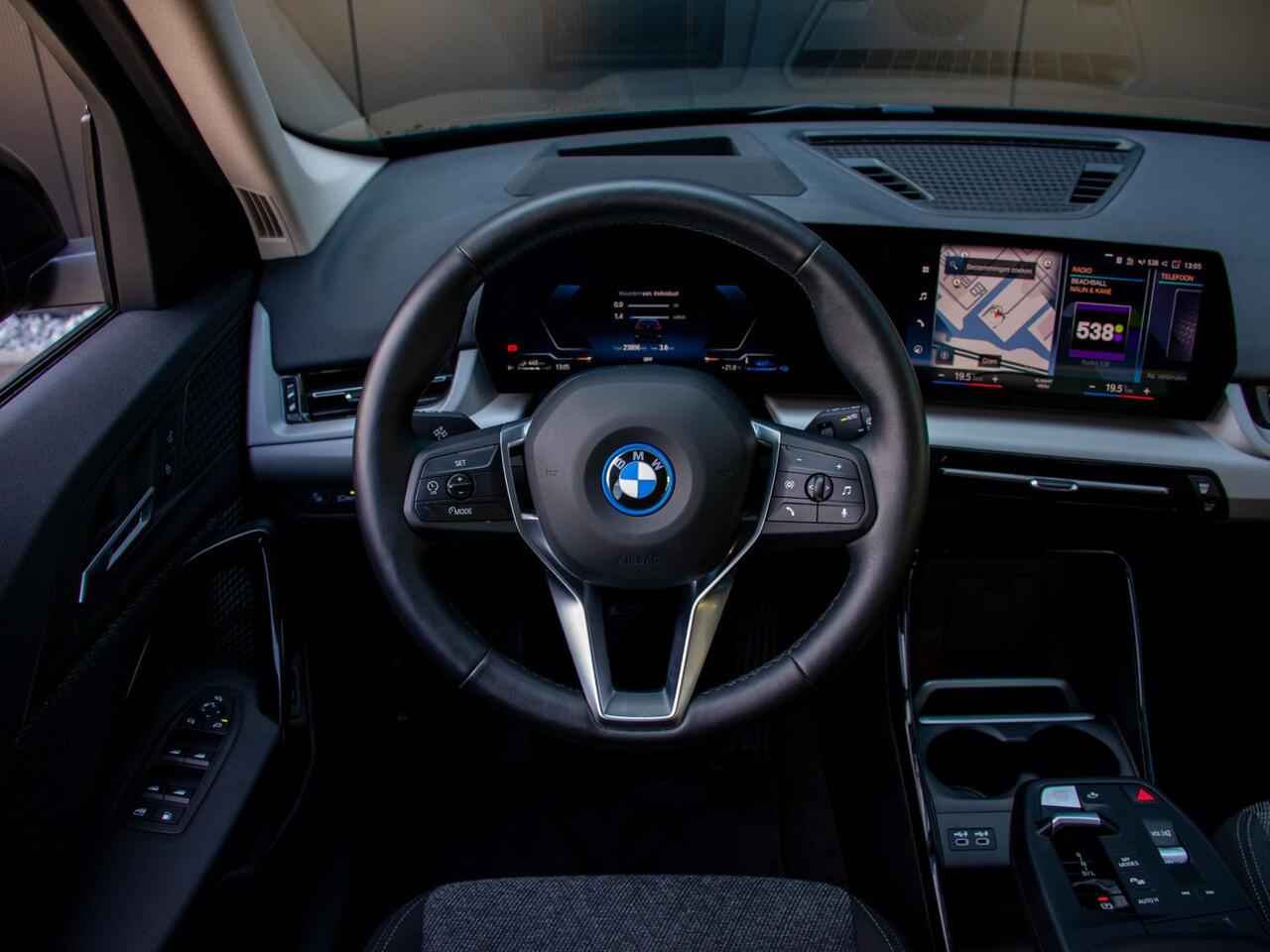 BMW X1 xDrive25e l Stoelverwarming l Adapt. LED l Head-Up l Driving Assistant l 360 Camera