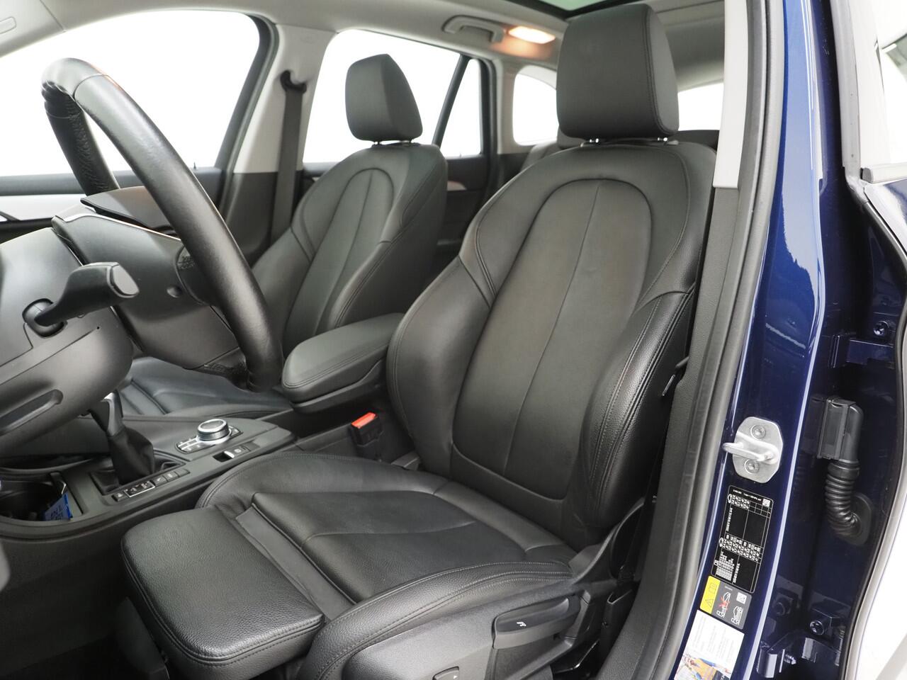 BMW X1 xDrive25e High Executive Shadow | Panoramadak | Head Up | Leder | Camera | Stoelverwarming | LED