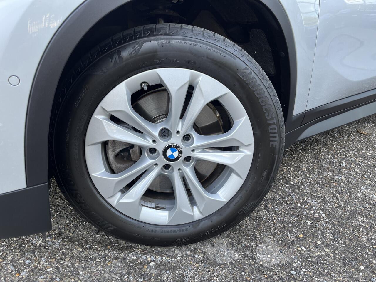 BMW X1 xDrive25e Executive // GROOT NAVI // CAMERA // CRUISE // CLIMA // STOEL VERWARMING // ELEK. KLEP //