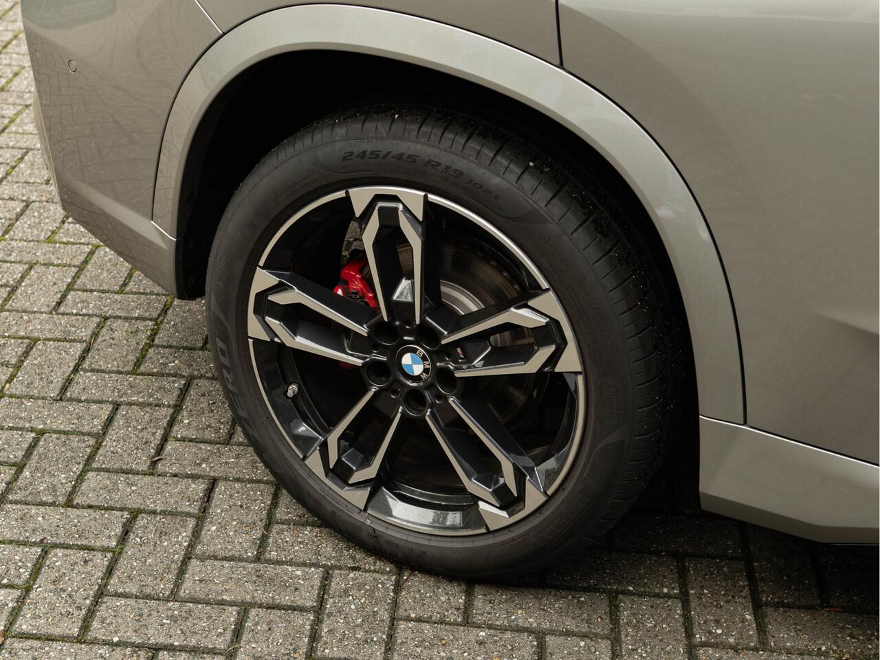 BMW X1 sDrive18i M-Sport Pro - Pano - Trekhaak - Driving Ass Plus - Harman Kardon