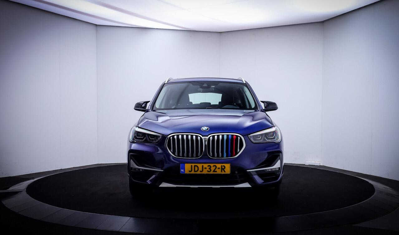 BMW X1 18iA X-LINE Executive Edition PANO | MEMORY | CAMERA | 1/2LEDER