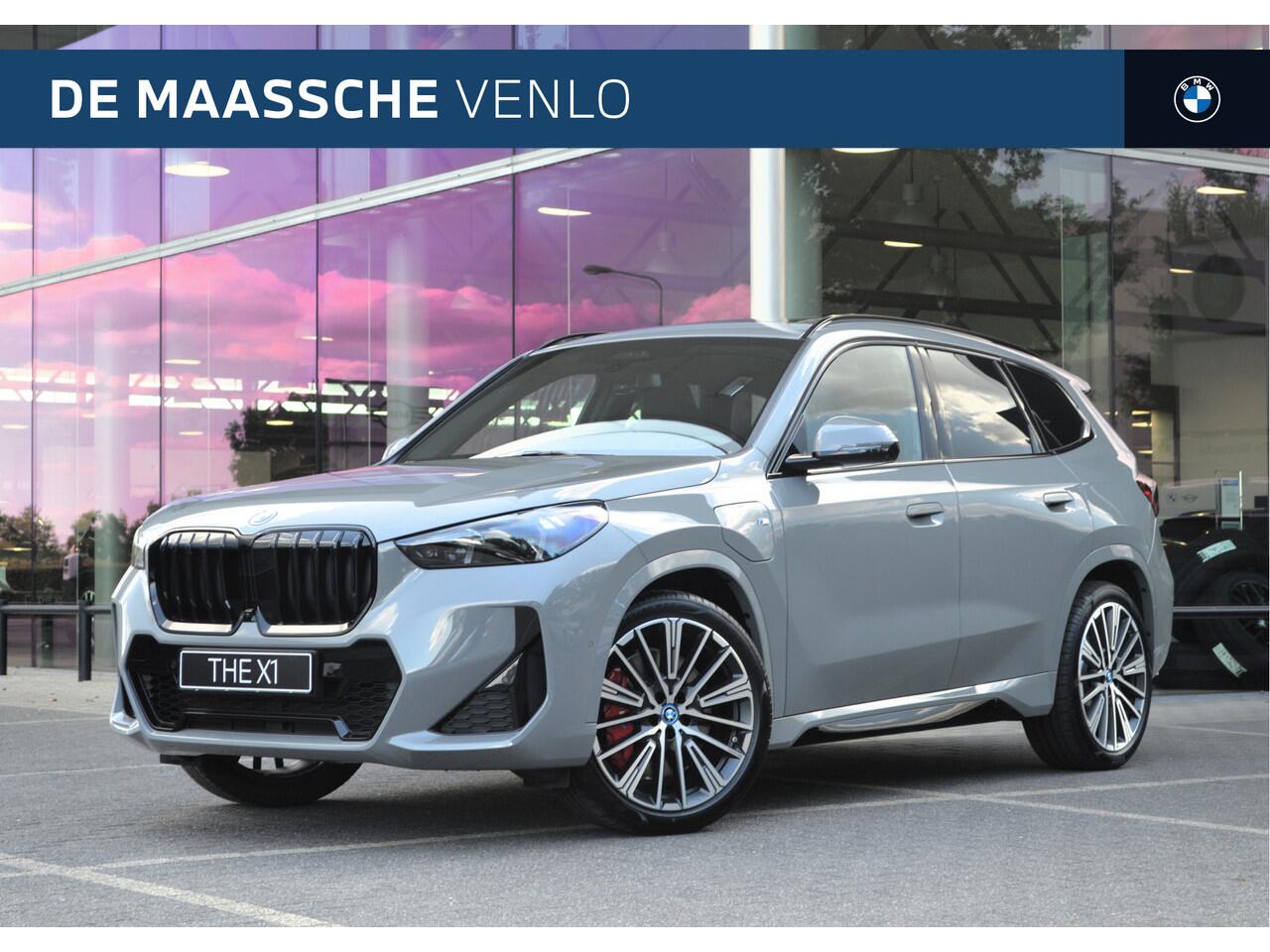 BMW X1 xDrive25e High Executive M Sport Automaat / Panoramadak / Trekhaak / M Sportstoelen / Adaptieve LED / M Adaptief onderstel / Parking Assistant Plus / Stuurverwarming