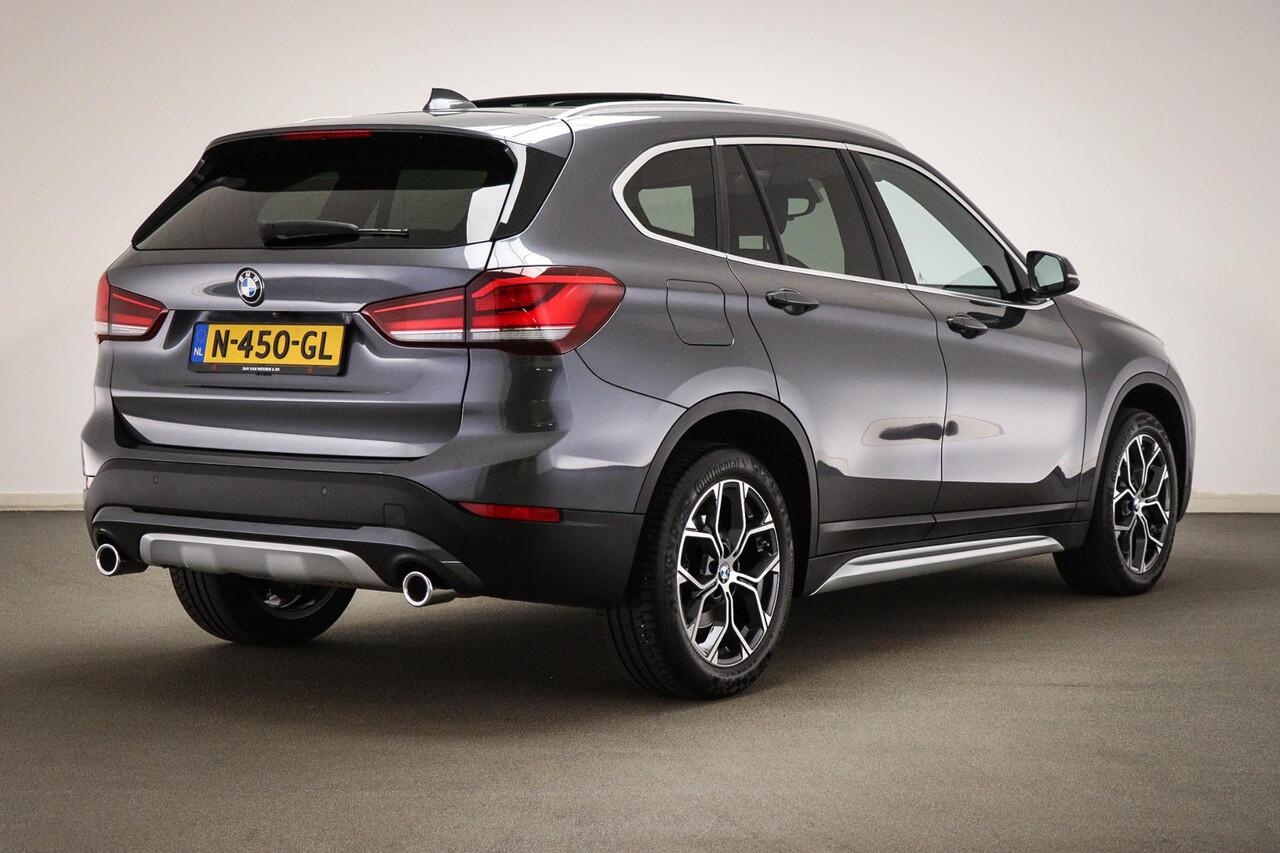 BMW X1 sDrive20i Business Edition Plus | PANORAMADAK | XLINE / PARKING- PACK | LEDER | HEAD UP | M-sport