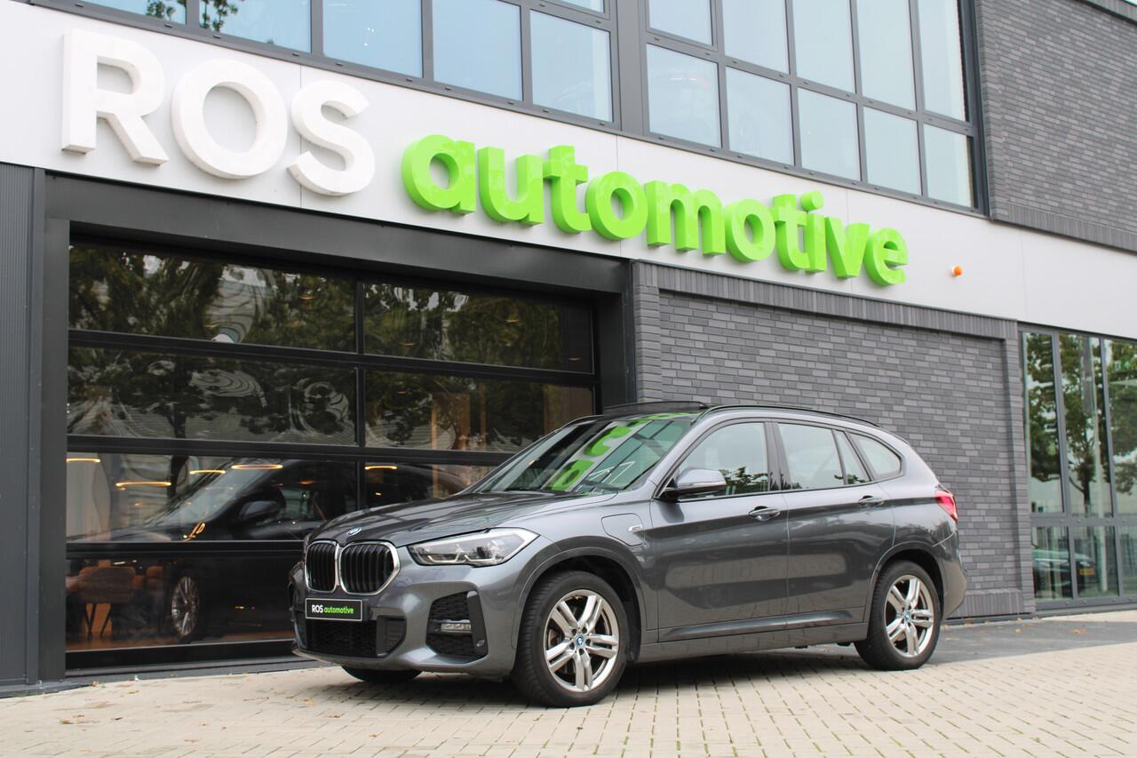 BMW X1 xDrive25e High Executive M-SPORT | BTW | PANO | ACC | CAMERA | KEYLESS | HUD | STOELVERWARMING |