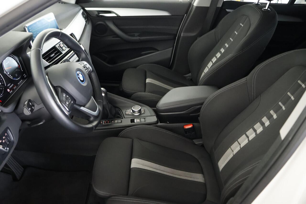 BMW X1 xDrive25e / LED / Navi / DAB / Camera / Bluetooth