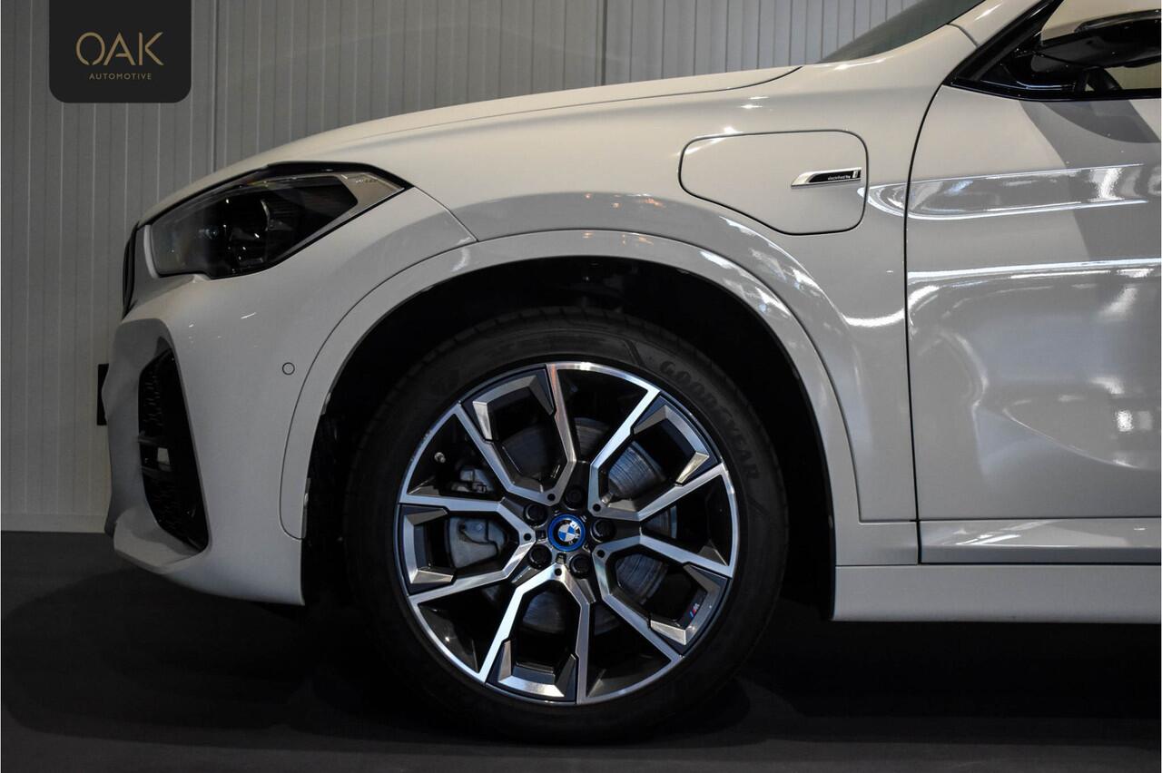 BMW X1 xDrive25e | M-Sport | Navigatie | Panorama | Leder | Camera | Trekhaak | 19"LM | Alpinweiss