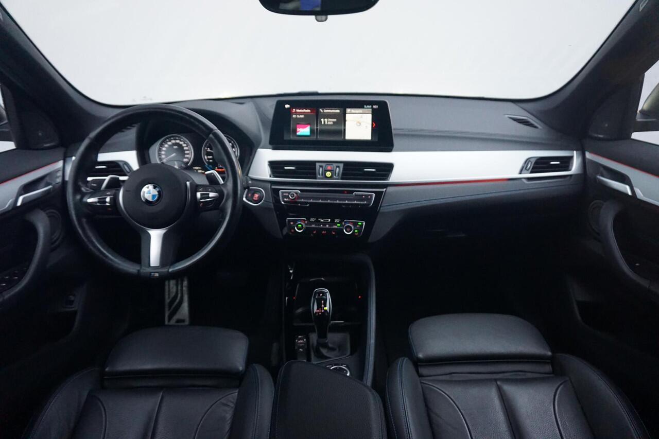 BMW X1 sDrive20i M Sport | Harman Kardon / Elektrische stoelen met Memory / Stoel & Stuurwielverwarming