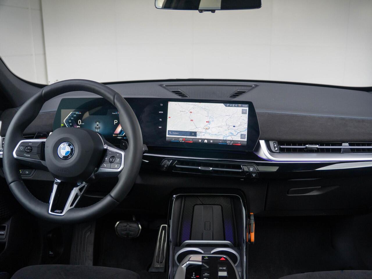 BMW X1 sDrive20i | M Sportpakket | Travel Pack | Verwarmd Stuurwiel | Comfort Access | Achteruitrijcamera | Panoramadak | Trekhaak