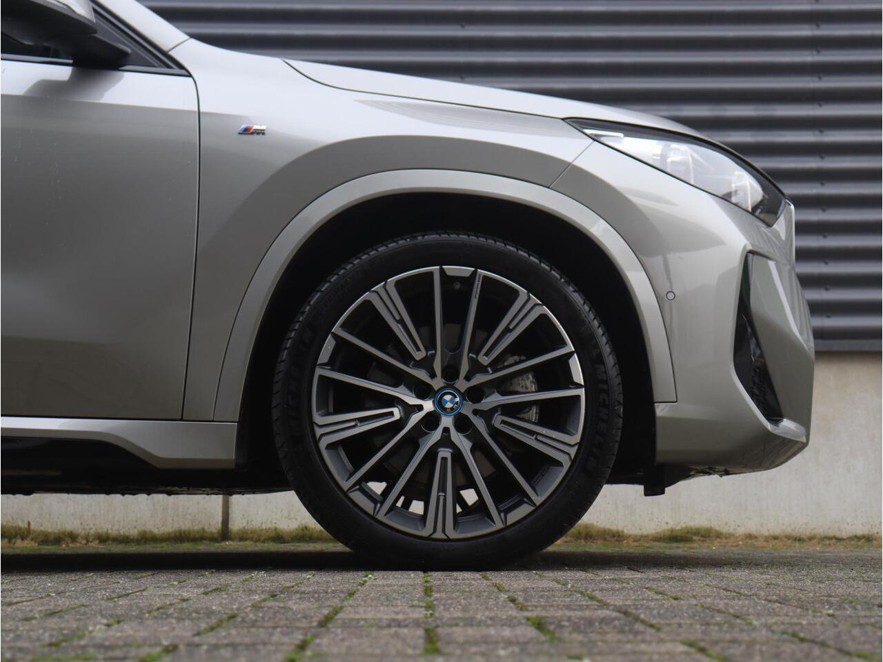 BMW X1 xDrive30e | M Sportpakket | Panodak | Head-Up | Driving Assistant Plus | Comfort acces| Parking Assistant Plus | 20'' LMV