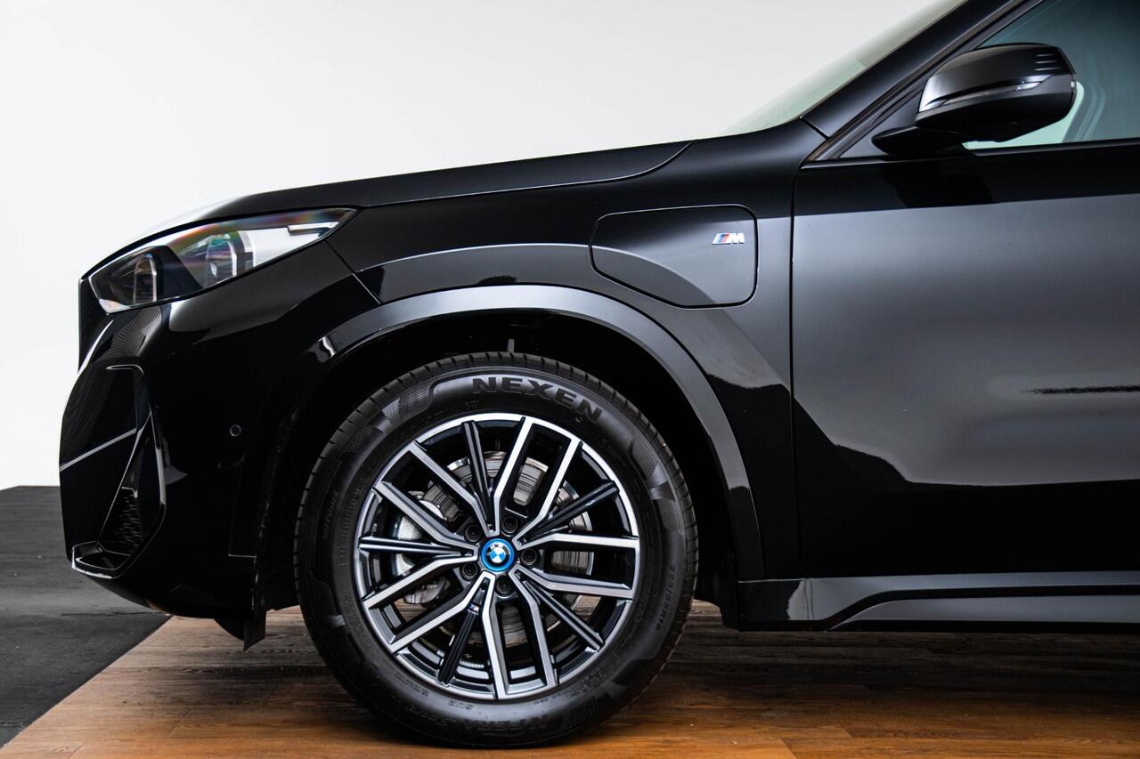 BMW X1 xDrive25e M Sport - Elektrisch verwarmde voorstoelen - Sportstoelen - Comfort Access Driving Assistant Plus - Grootlichtassistent - Adaptief M Onderstel - Automatisch dimmende binnenspiegel -