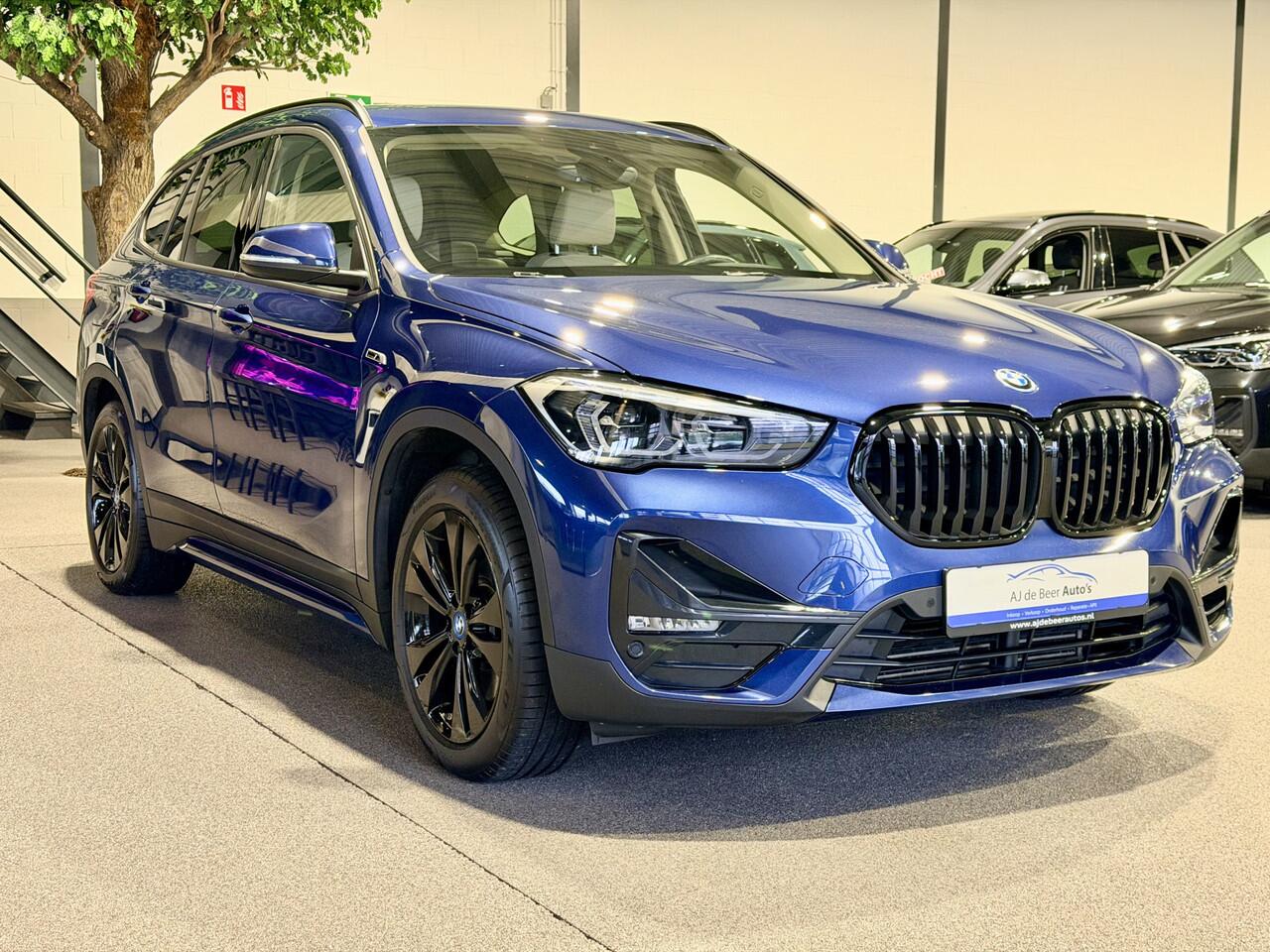 BMW X1 xDrive25e Executive Sportline | Beige leder | Camera | Trekhaak