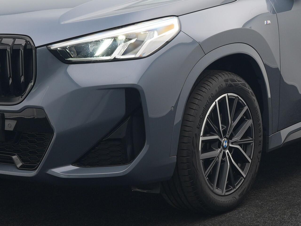 BMW X1 sDrive18i M-Sport Automaat 136pk Dealer O.H 27.000 KM !! | Leder Alcantara Sportstoelen | Navigatie | Cruise Control | Camera | Park Assist | Navigatie | DAB |