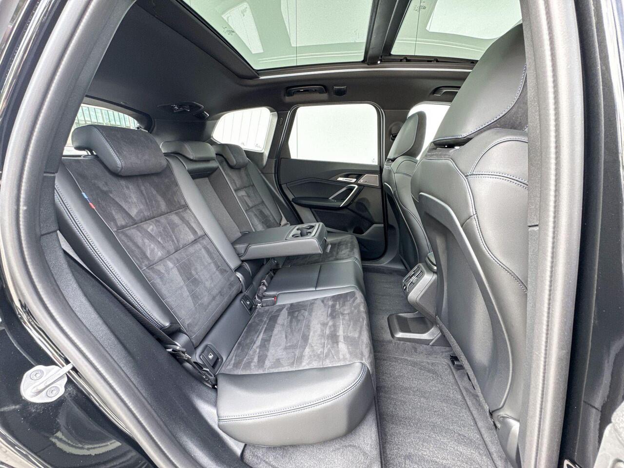 BMW X1 xDrive25e M-Sport Glazen Schuifdak / Harman Kardon / Adaptief LED / Comfort Acces / 19 Inch / Getinte Ramen