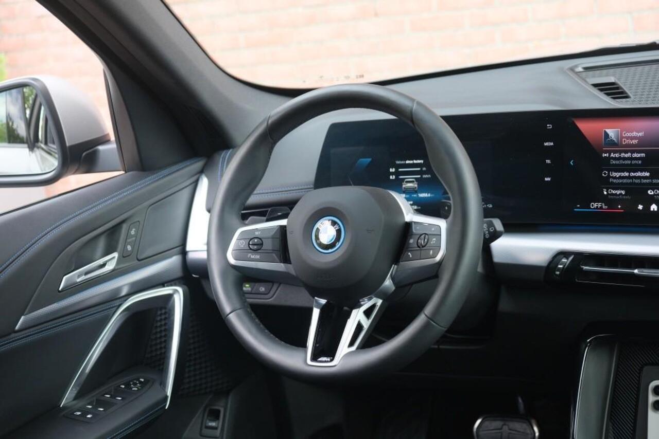 BMW X1 xDrive25e 245pk Aut. M Sport | Navi | Climate | Keyless | Camera | Alcatara | Elektrische Achterklep | Stoelverwarming | PDC