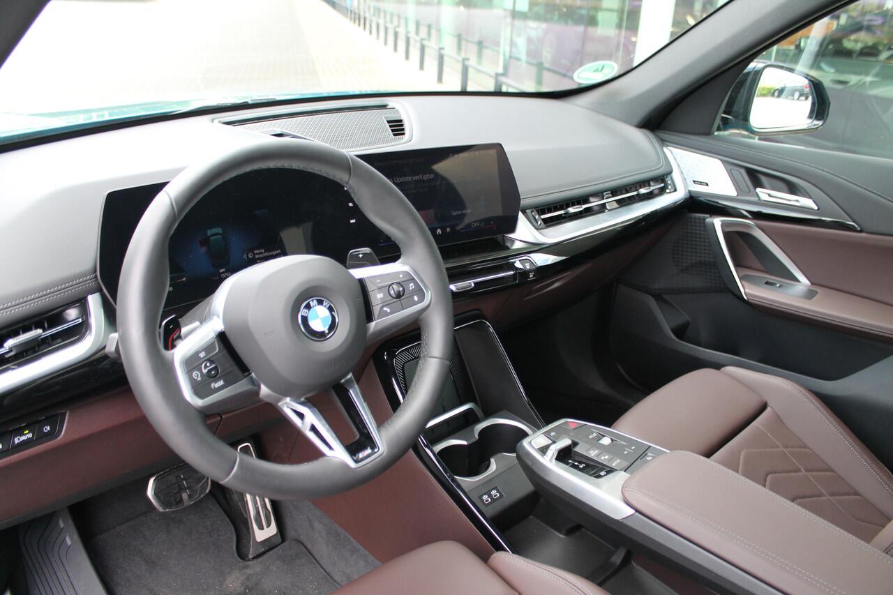 BMW X1 sDrive18i M Sport Automaat / Trekhaak / Sportstoelen / Adaptieve LED / M Adaptief onderstel / Comfort Access / Memory Seats / Stuurverwarming