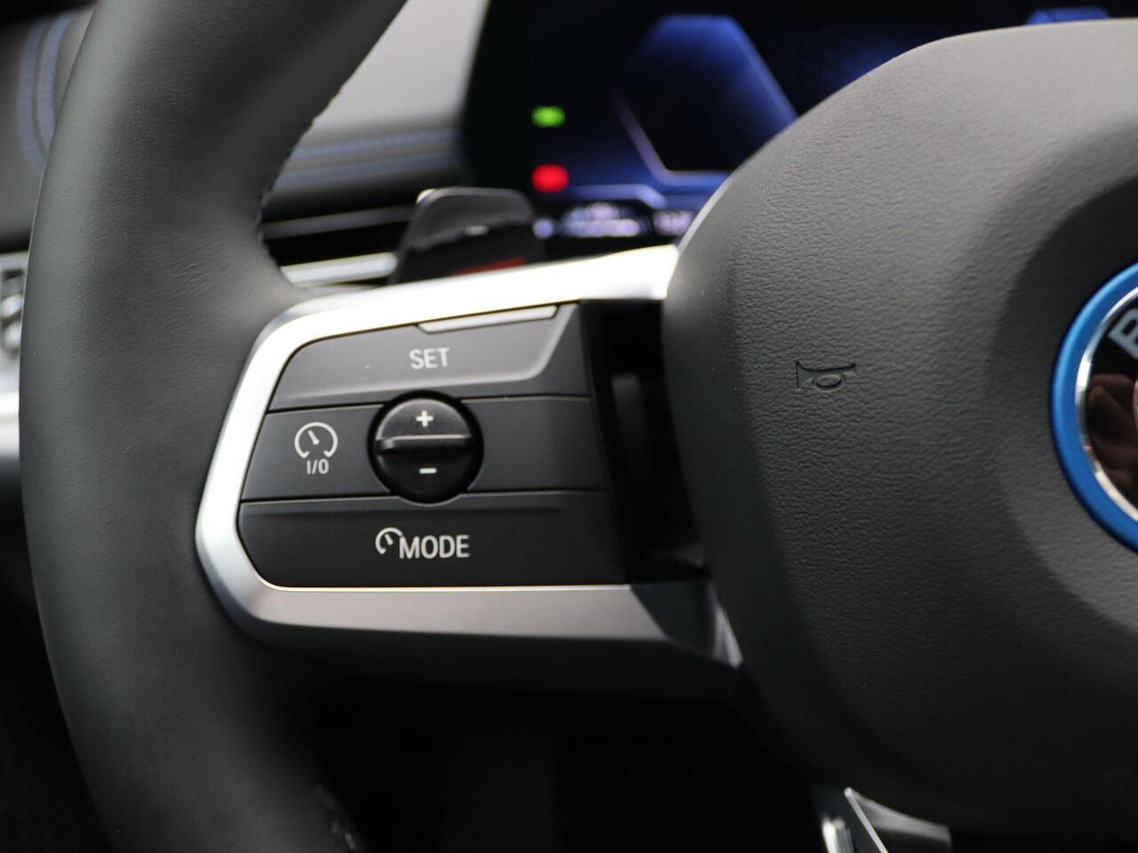 BMW X1 xDrive30e M Sportpakket | Premium Pack | Adaptief M Onderstel | Comfort Access | Trekhaak | Driving Assistant Plus | 18''