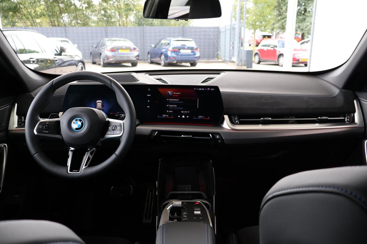 BMW X1 xDrive25e | M Sportpakket | Innovation Pack | Comfort Pack | Trekhaak